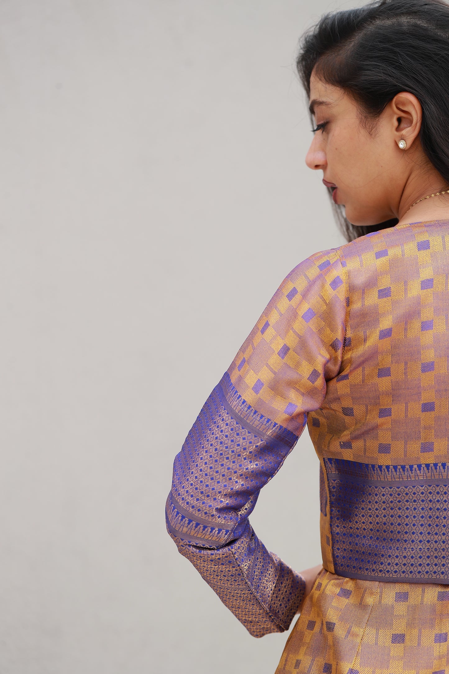 Cropped Full-Sleeve Blazer With Zari Embroidery