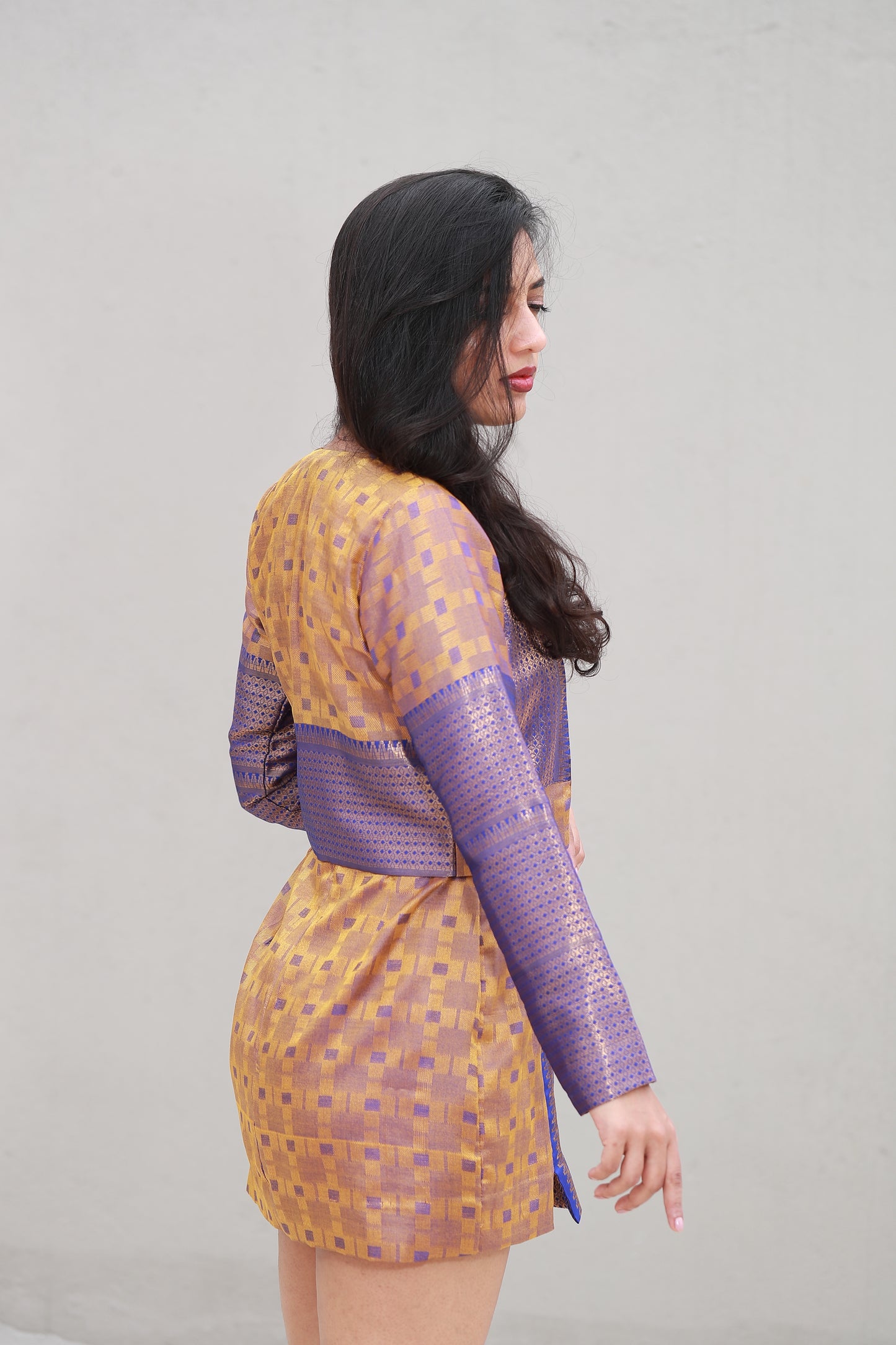 Cropped Full-Sleeve Blazer With Zari Embroidery